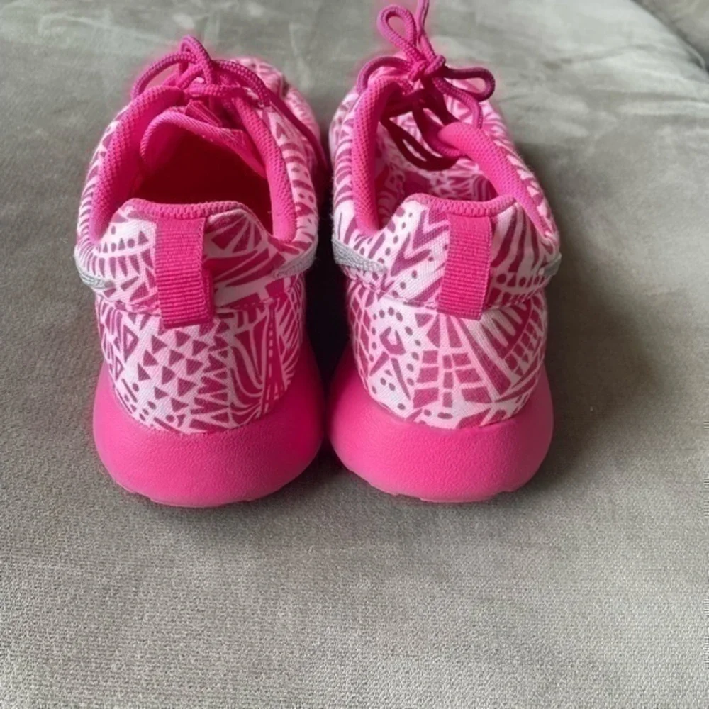 Nike Youth ROSHERUN PRINT ShoesWhite / Metallic Silver/Vivid Pink